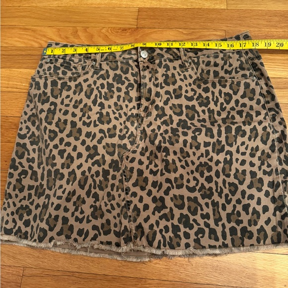 Leopard print size 14 denim skirt - Picture 2 of 6